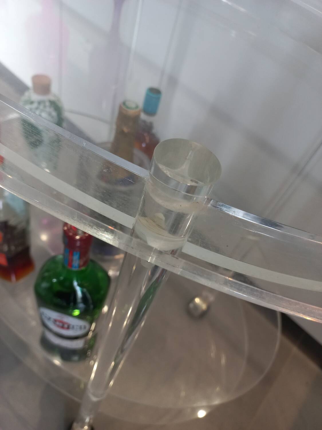 Plexiglass serving bar