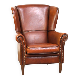 Magnifique fauteuil classique en peau de mouton avec une belle apparence et une assise confortable