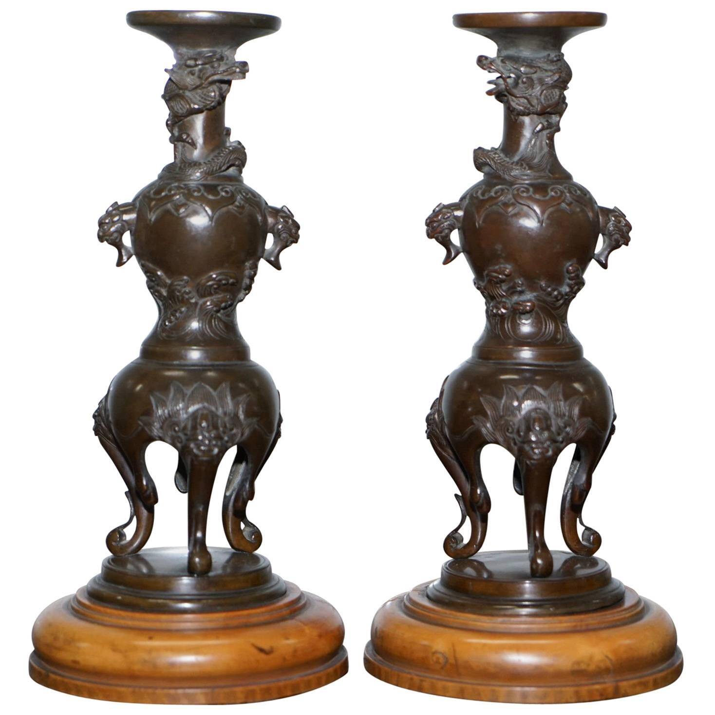 Paire de bougeoirs en bronze période Meiji vers 1870