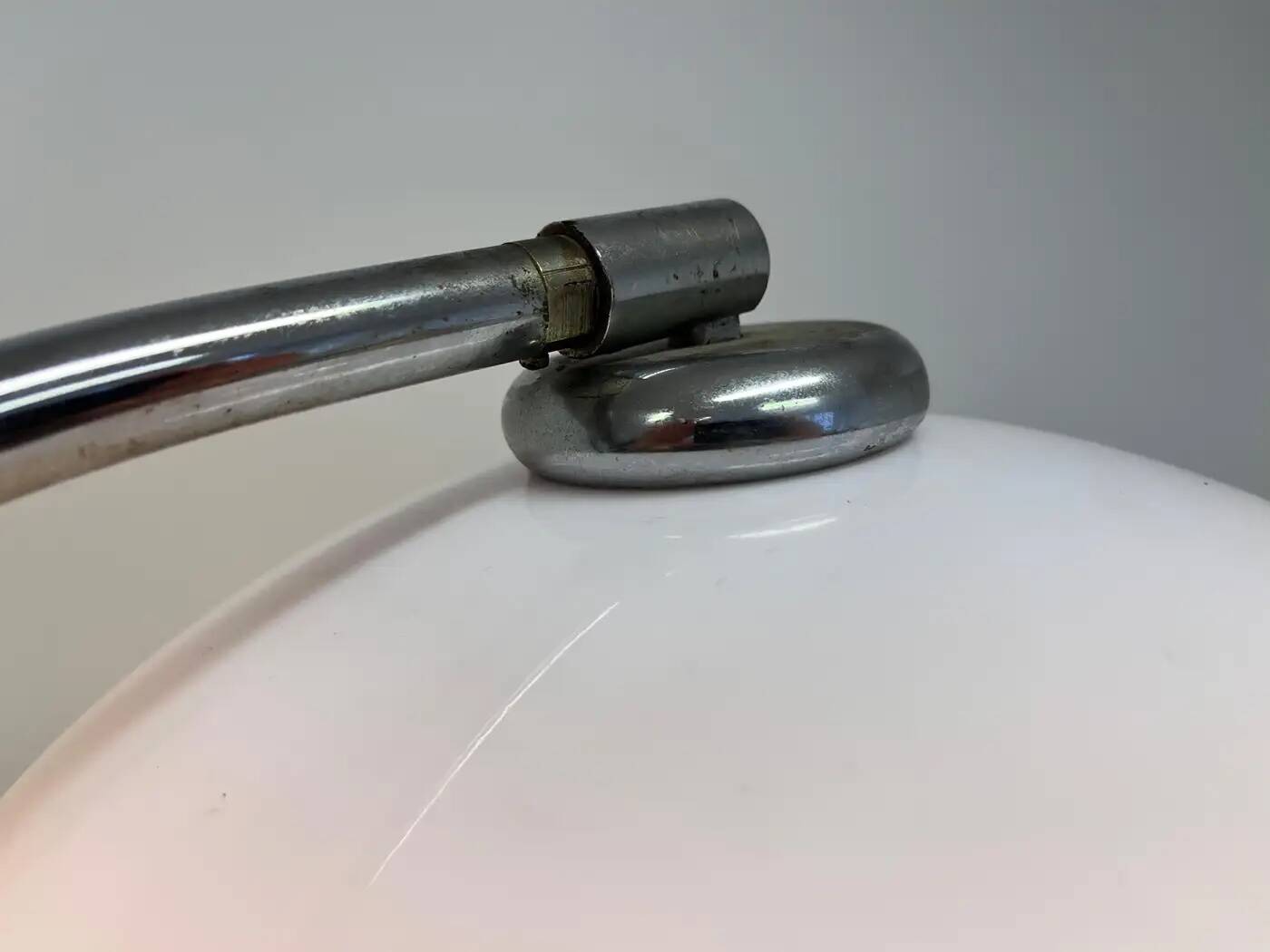 Design midcentury Harvey Guzzini style adjustable floor arc lamp, around 1970