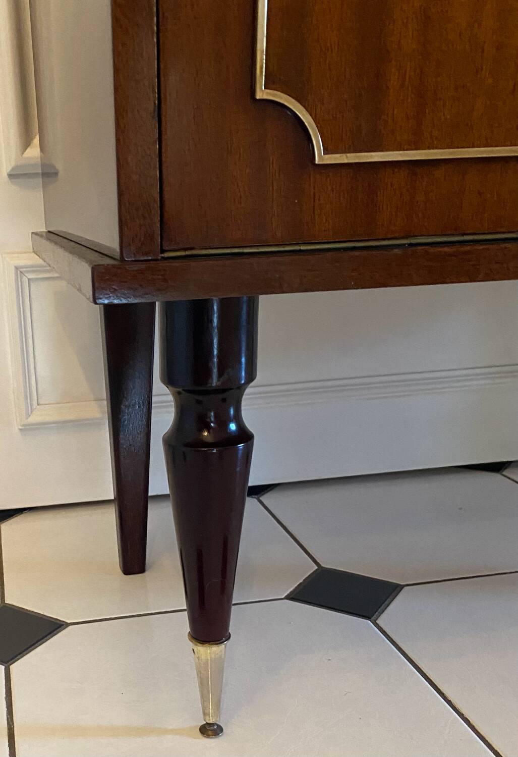 Scandinavian dressing table with triptych mirror