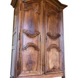 Armoire versaillaise en noyer, XVIIIe siècle