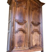 Armoire versaillaise en noyer, XVIIIe siècle