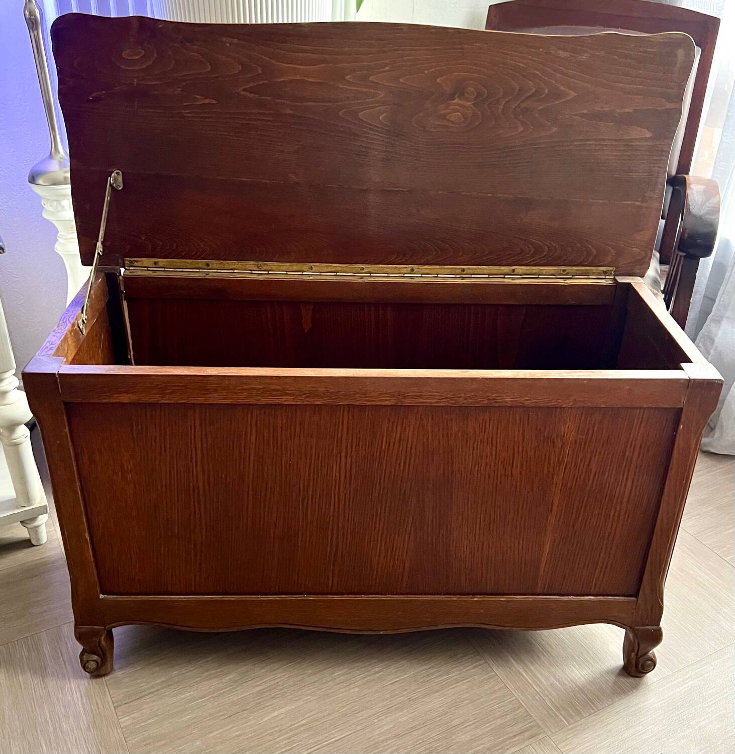 Solid wood storage chest