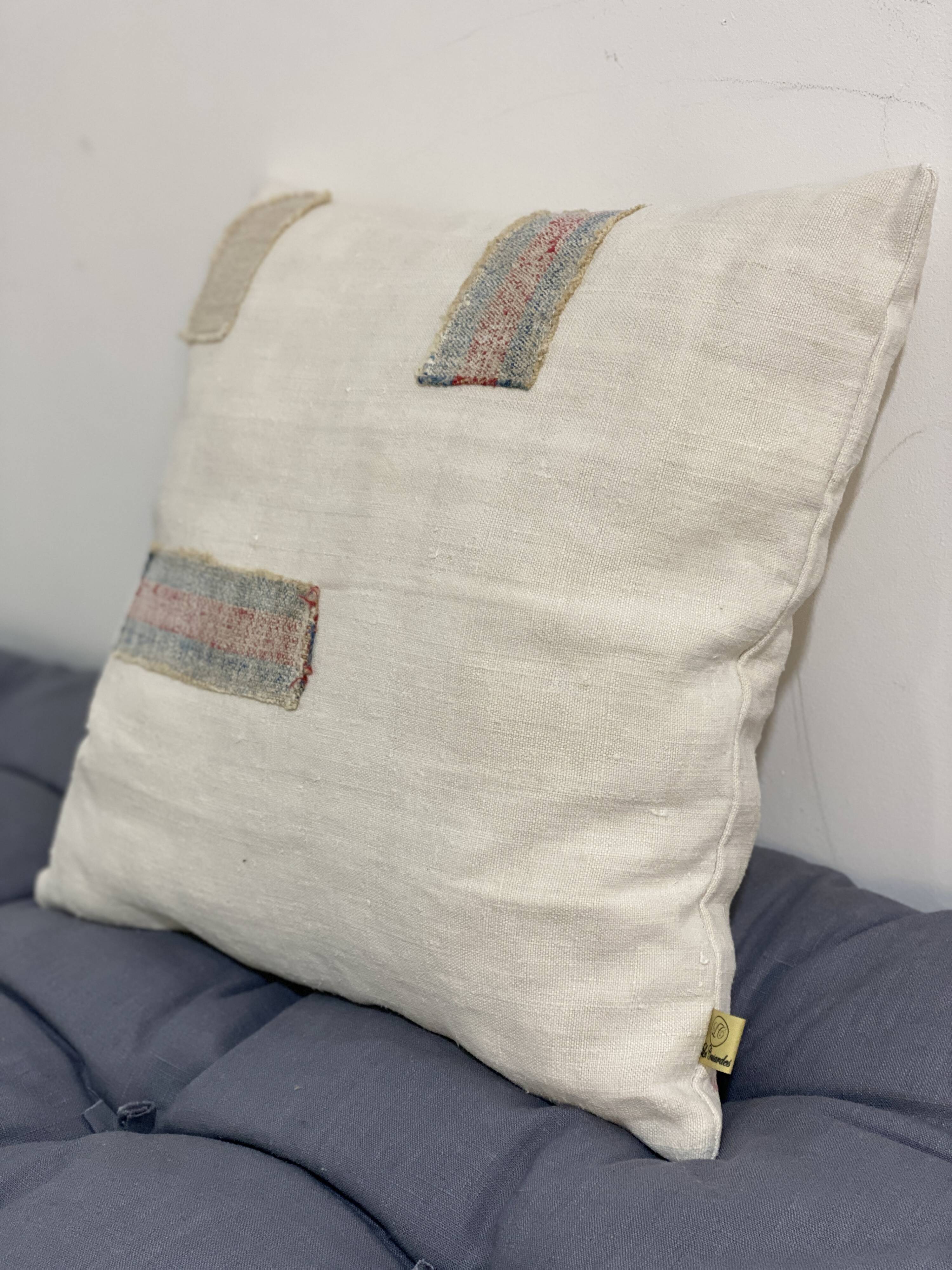 Square cushion in vintage fabric, Kilim style.