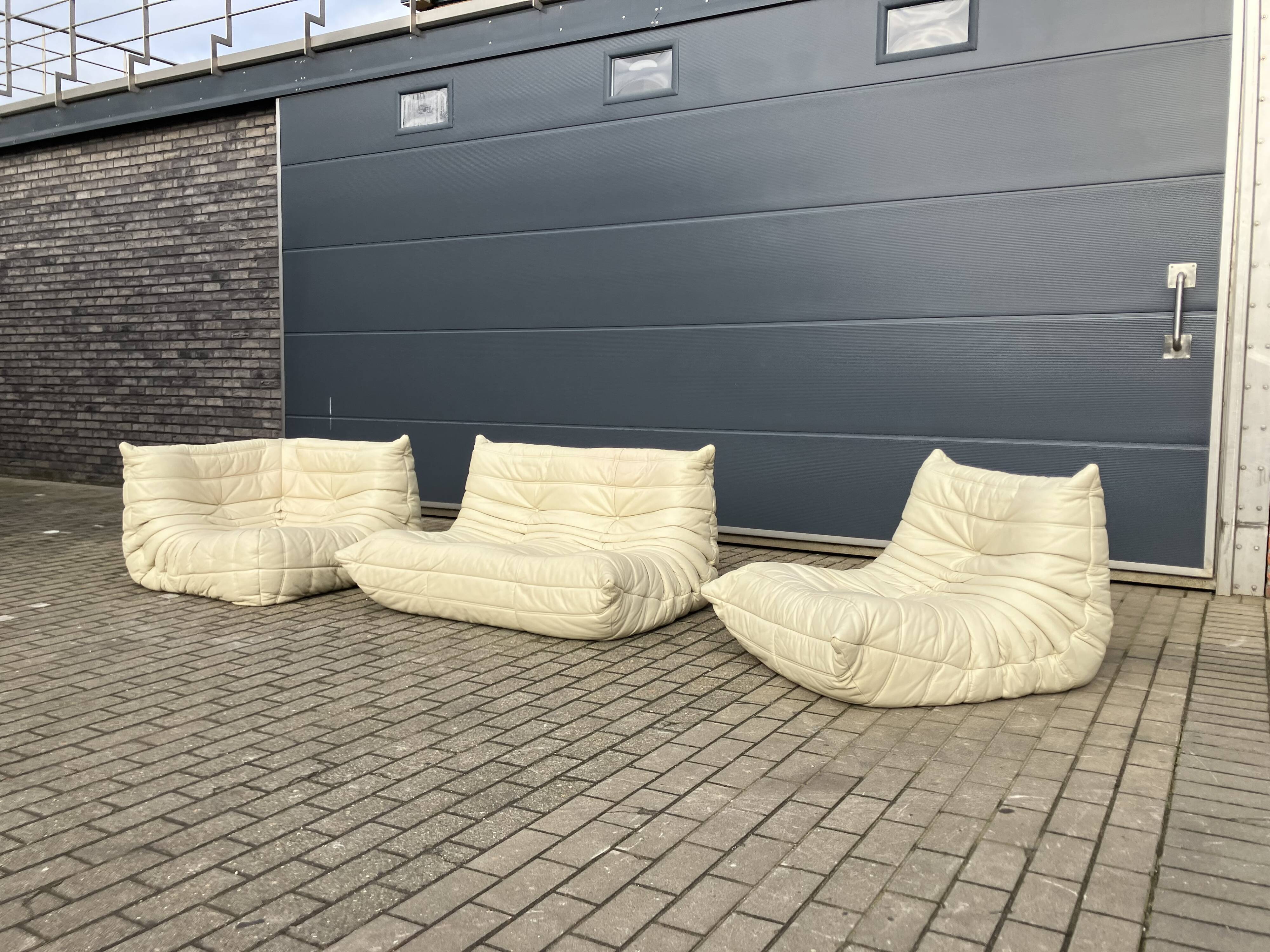 100% authentic Ligne Roset Togo 1.2z & hoek in Beige leather