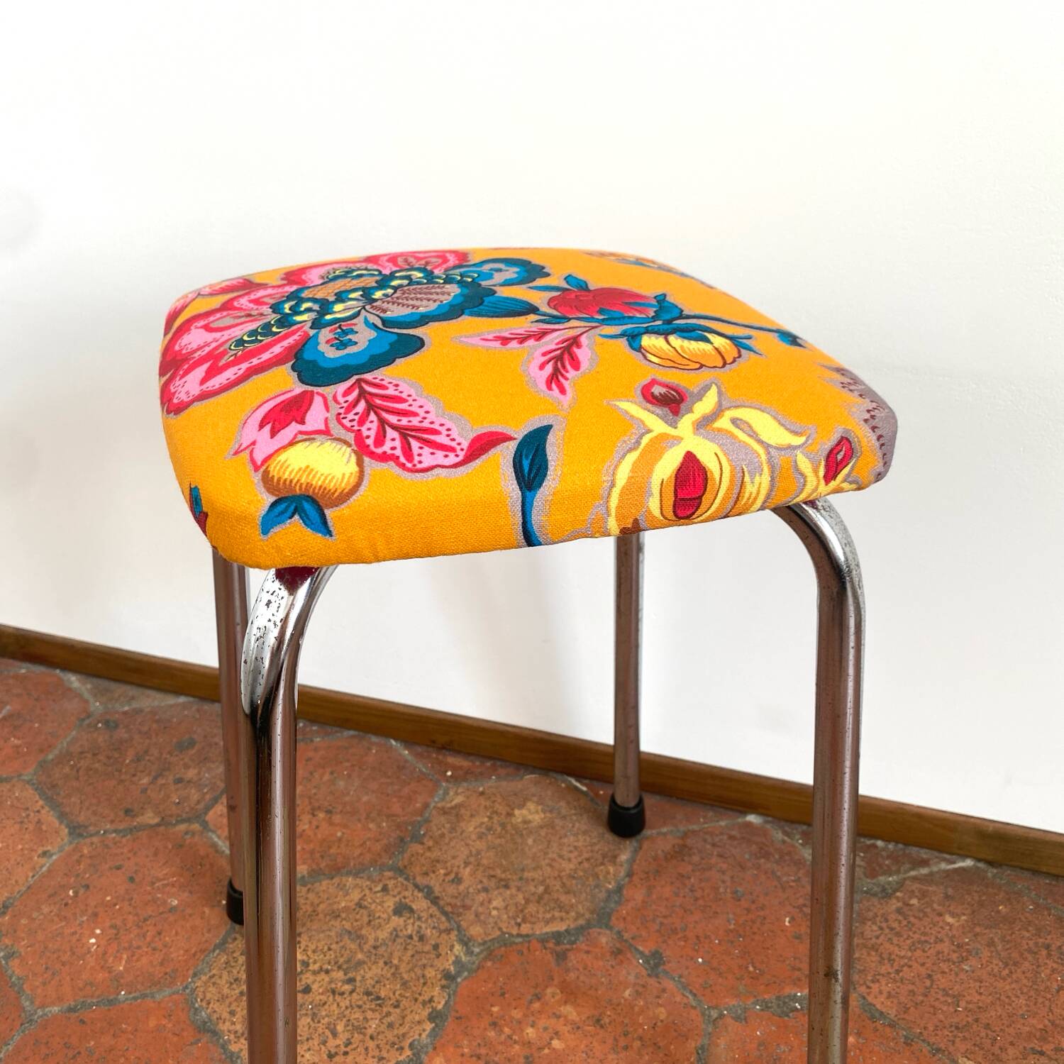 Vintage stool - Upcycling - tapestry - Romy Yellow