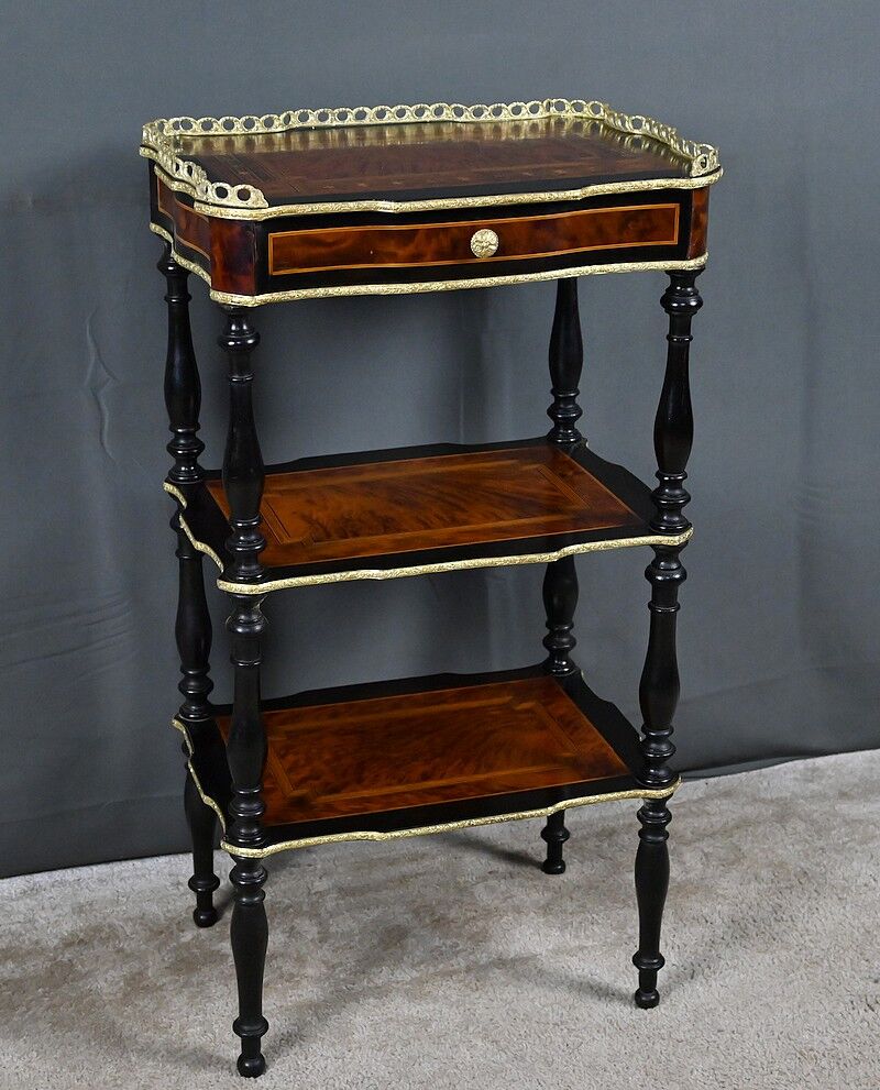Petite table de salon en marqueterie, style Napoléon III – 2ème partie XIXe
