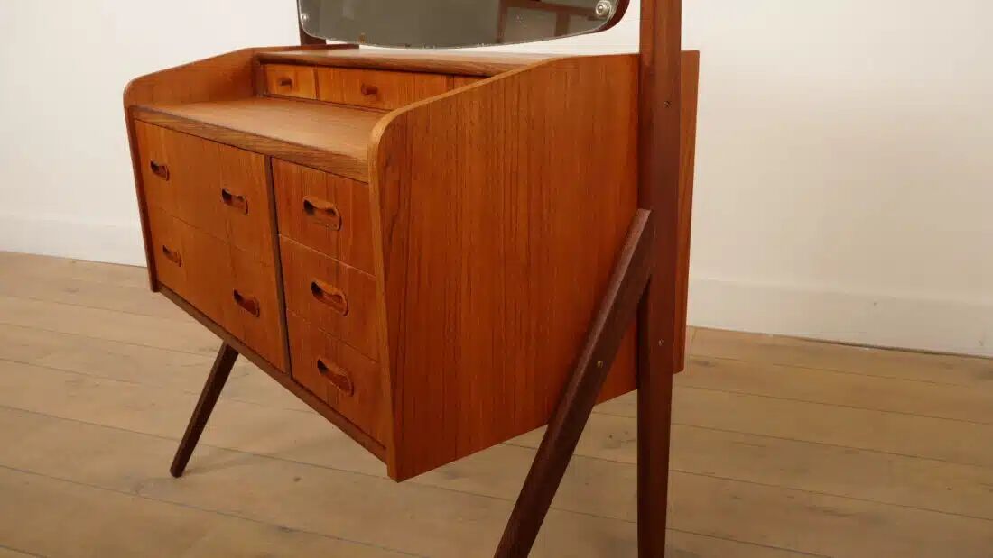 Vintage dressing table | Danish design | Teak