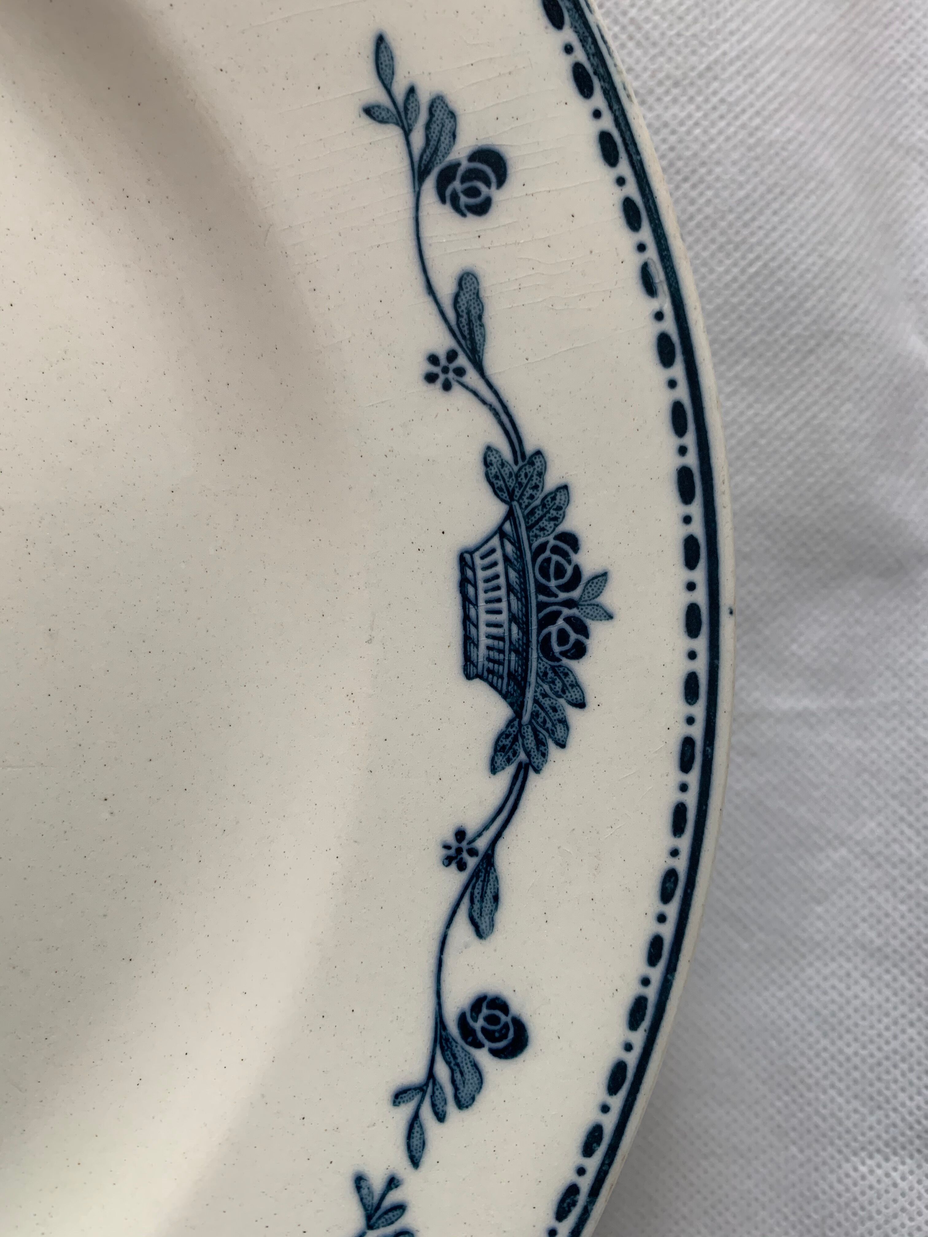 Lot of 8 flat plates and 8 hollow plates in ancient blue salins earthenware