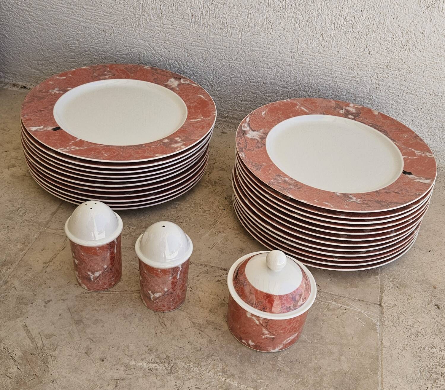 23 Assiettes Villeroy et Boch (Siena) + salière, poivrier et sucrier