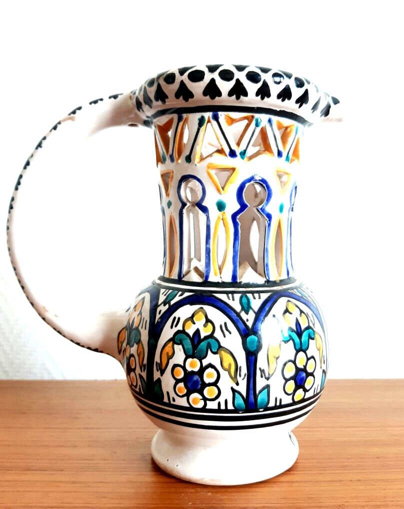 Deceptive pitcher in glazed earthenware