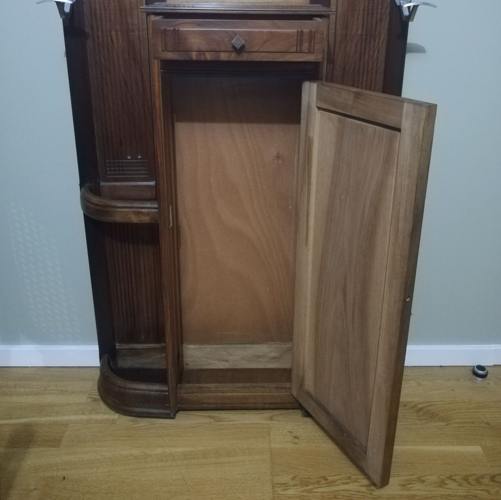 Art Deco cloakroom rack in stained oak