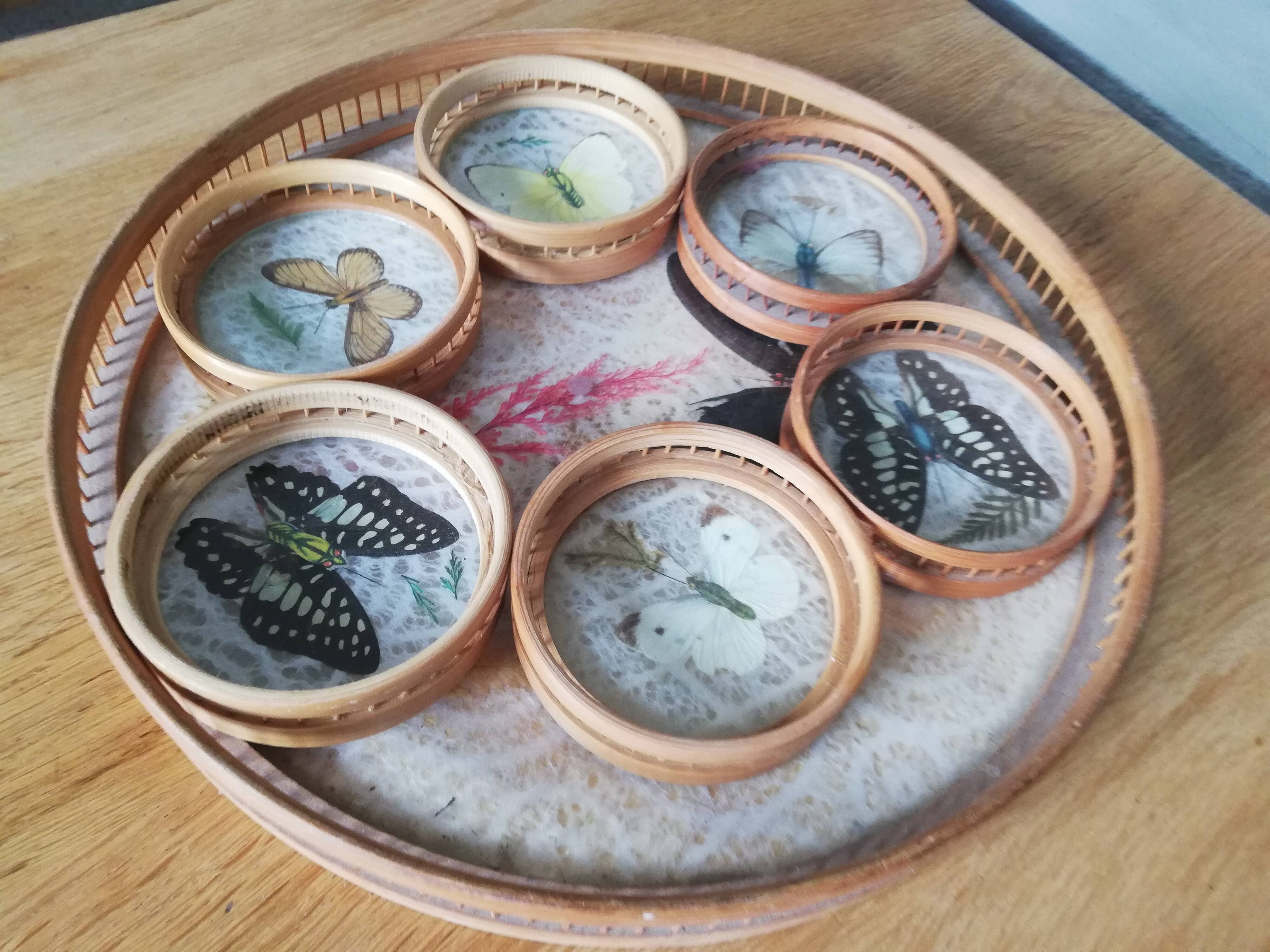 Vintage rattan tray with 6 under glasses