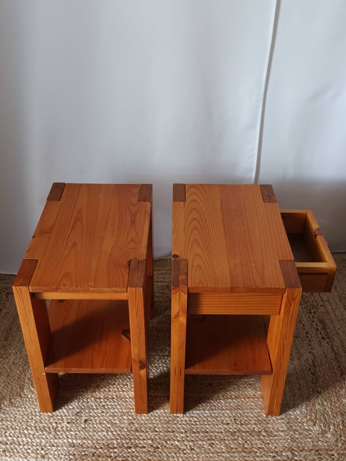 Paire de chevets en pin vintage