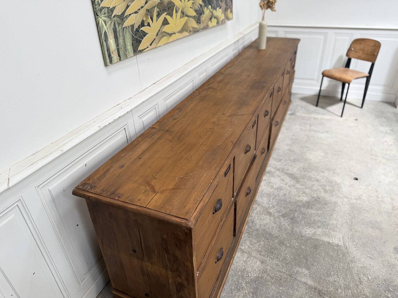 Trade cabinet with 14 drawers