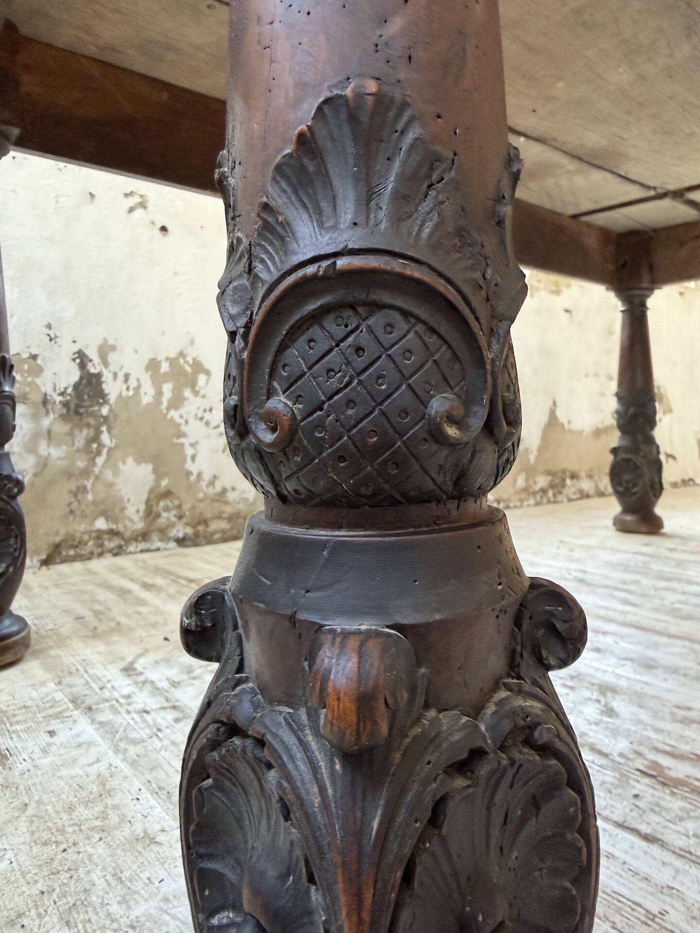 19th-century castle table, carved solid oak, 190cm.