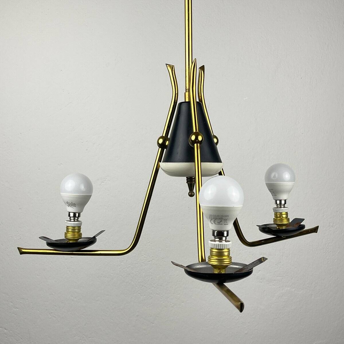 Modern Italian chandelier from the mid-century Stilnovo, 1950s.
