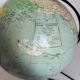 Vintage 1960 globe terrestrial world map Girard Barrère - 33 cm