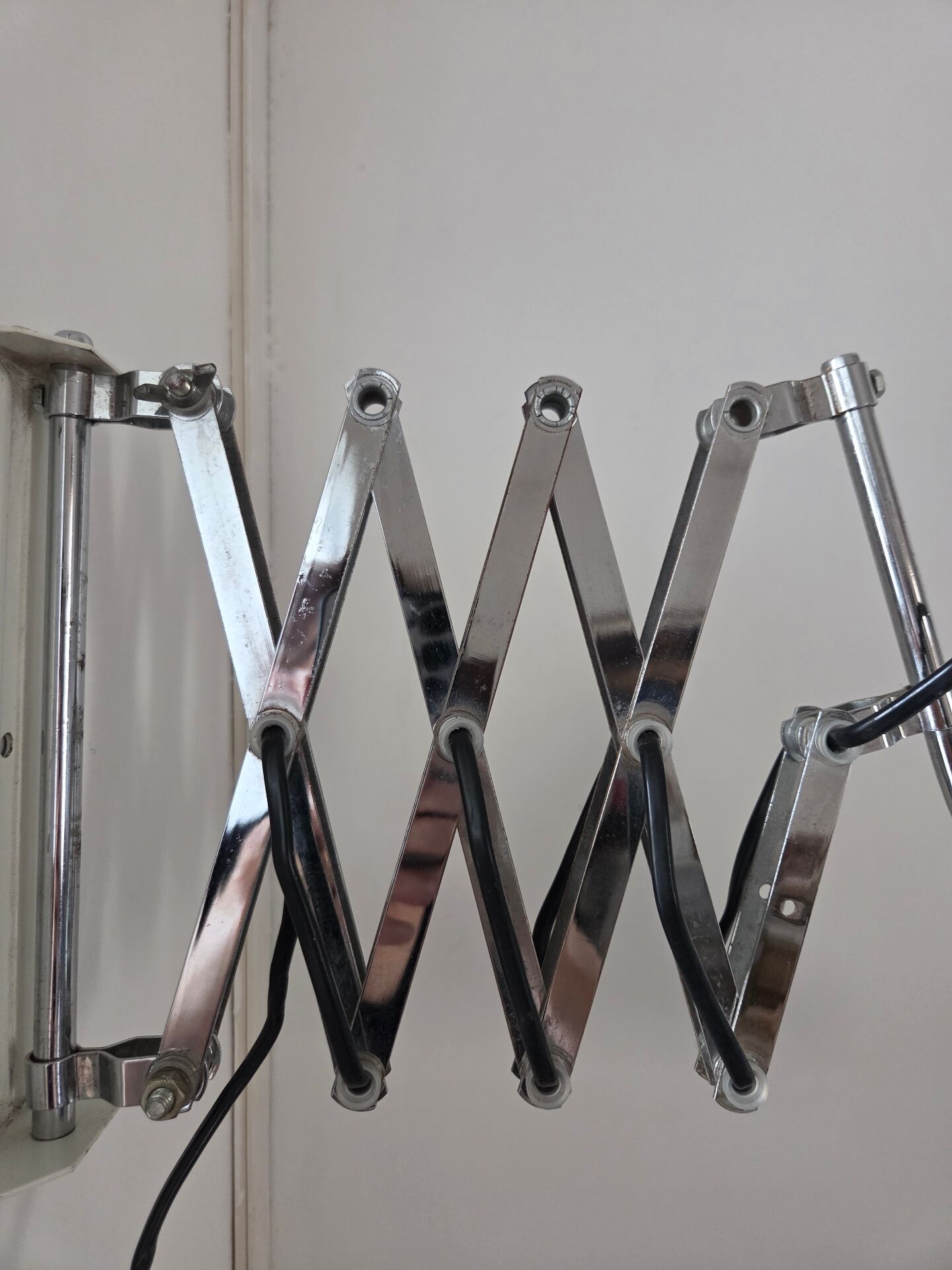 Wall lamp scissors