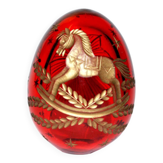 Oeuf de collection Presse-papier style Fabergé Décor NOËL Cheval à bascule en cristal rouge et or