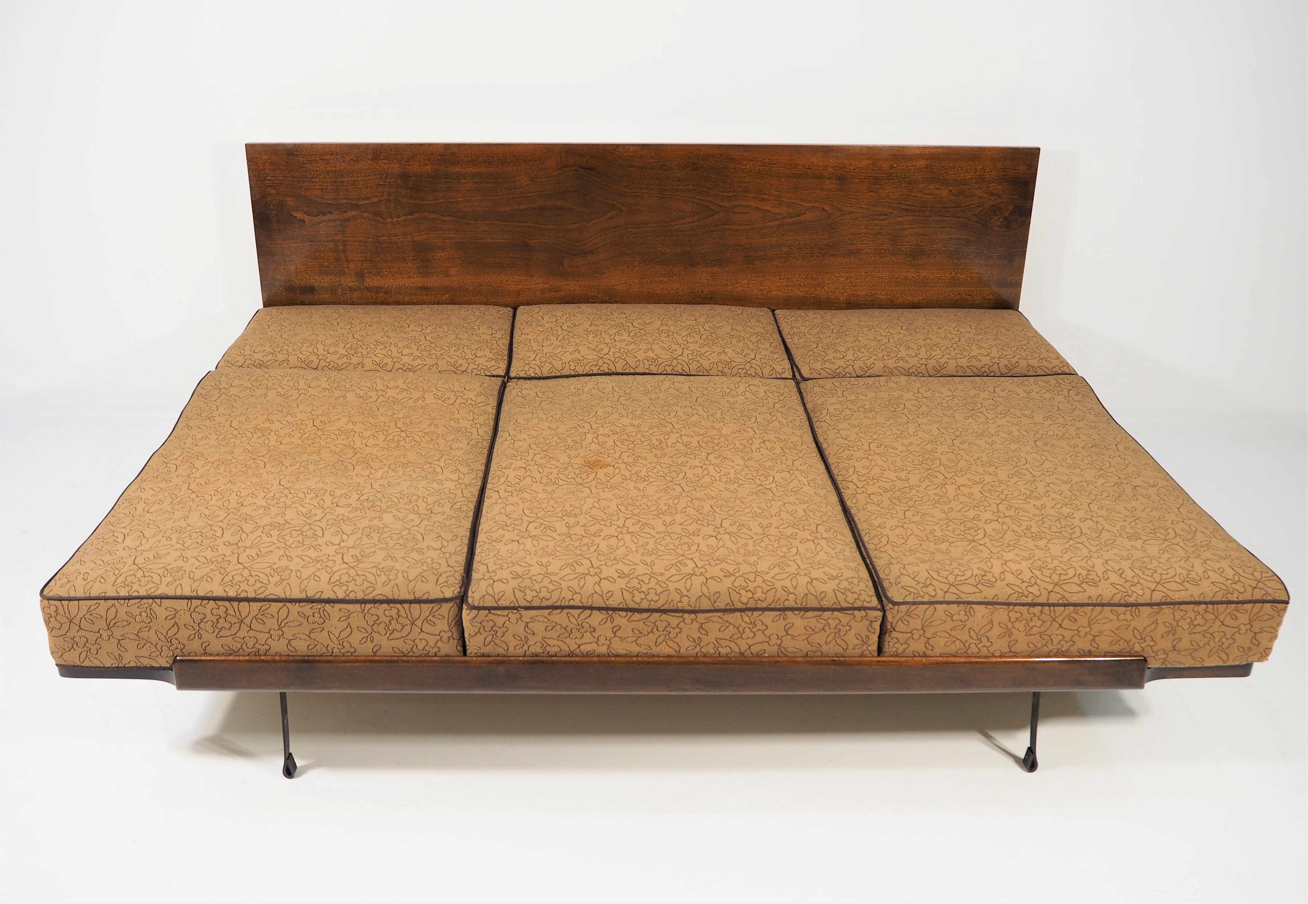 Canapé en noyer Art Déco, années 1960
