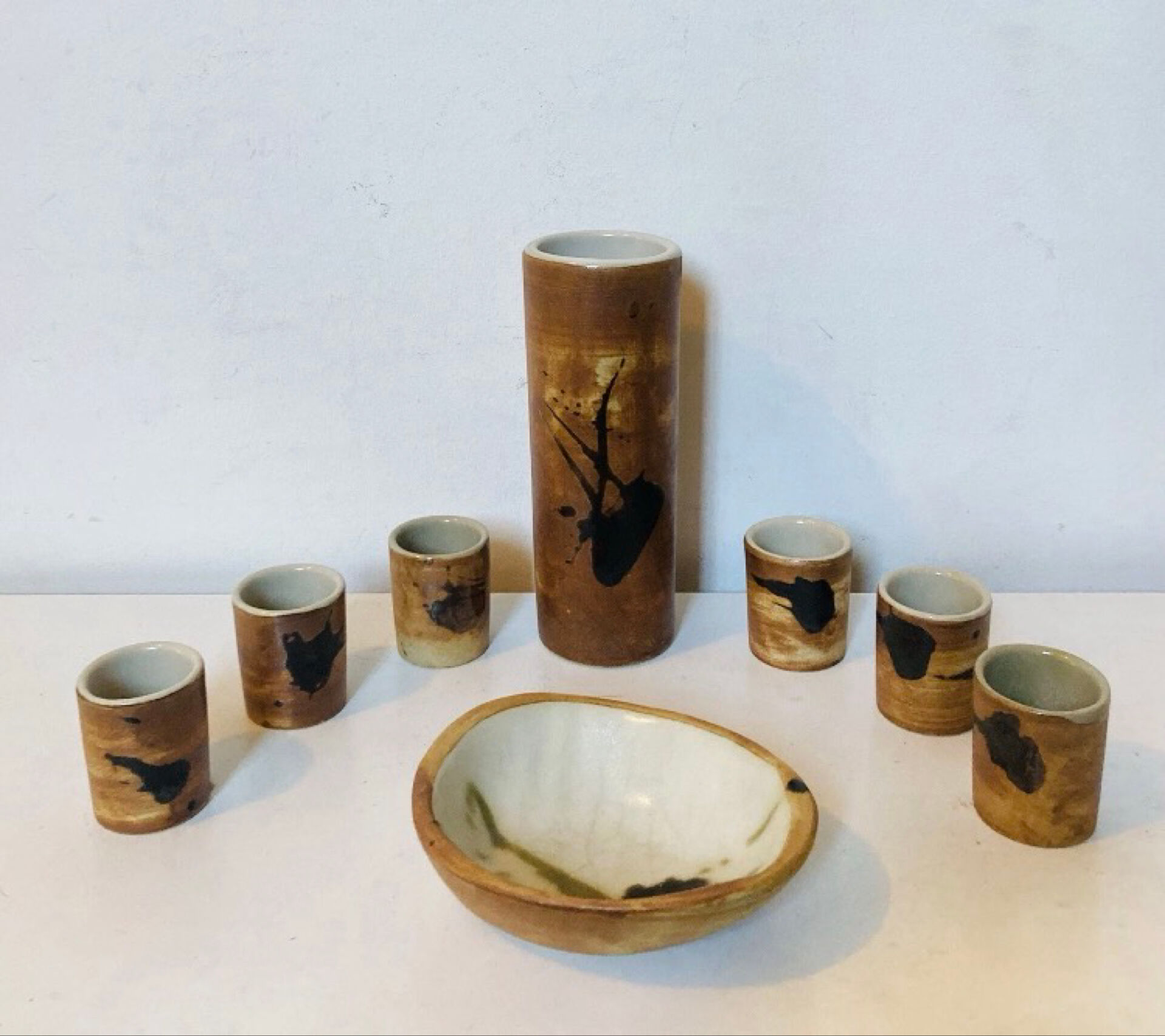 Varnished stamped La Colombe alcohol service from the 1950s/60s.