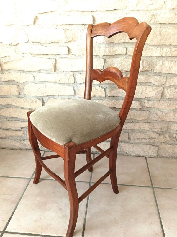 Chaise en bois ancienne