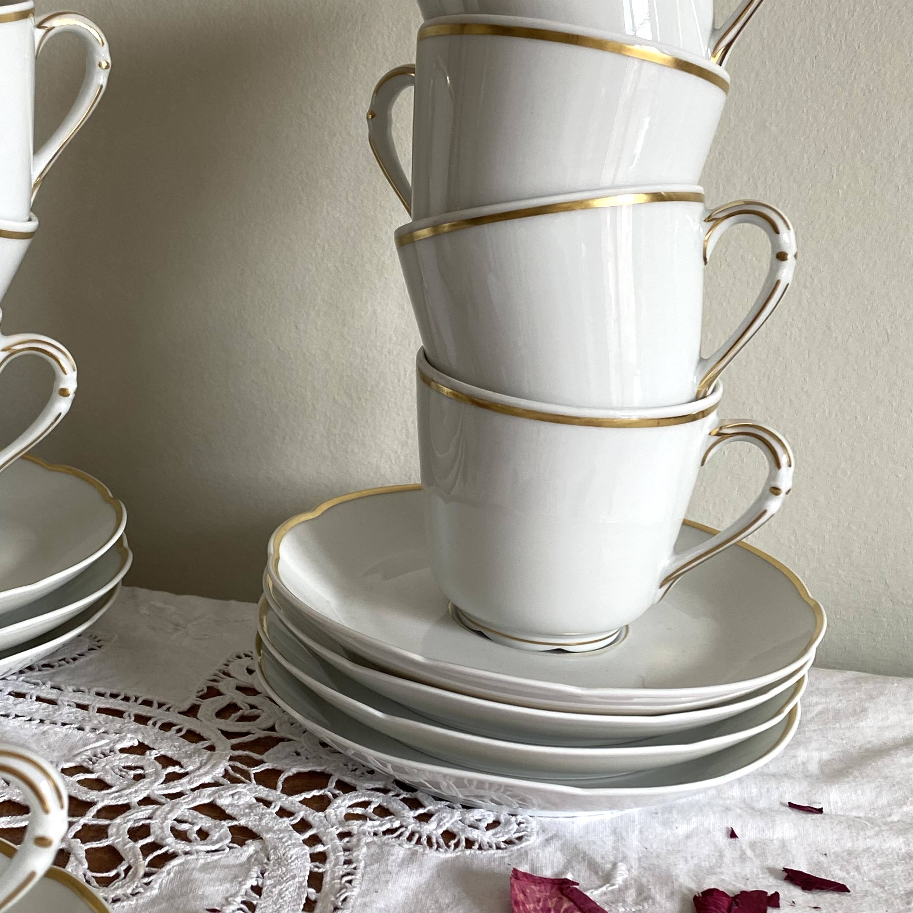 10 tasses à expresso et soucoupes en porcelaine Bernardeau Limoges Ronsard