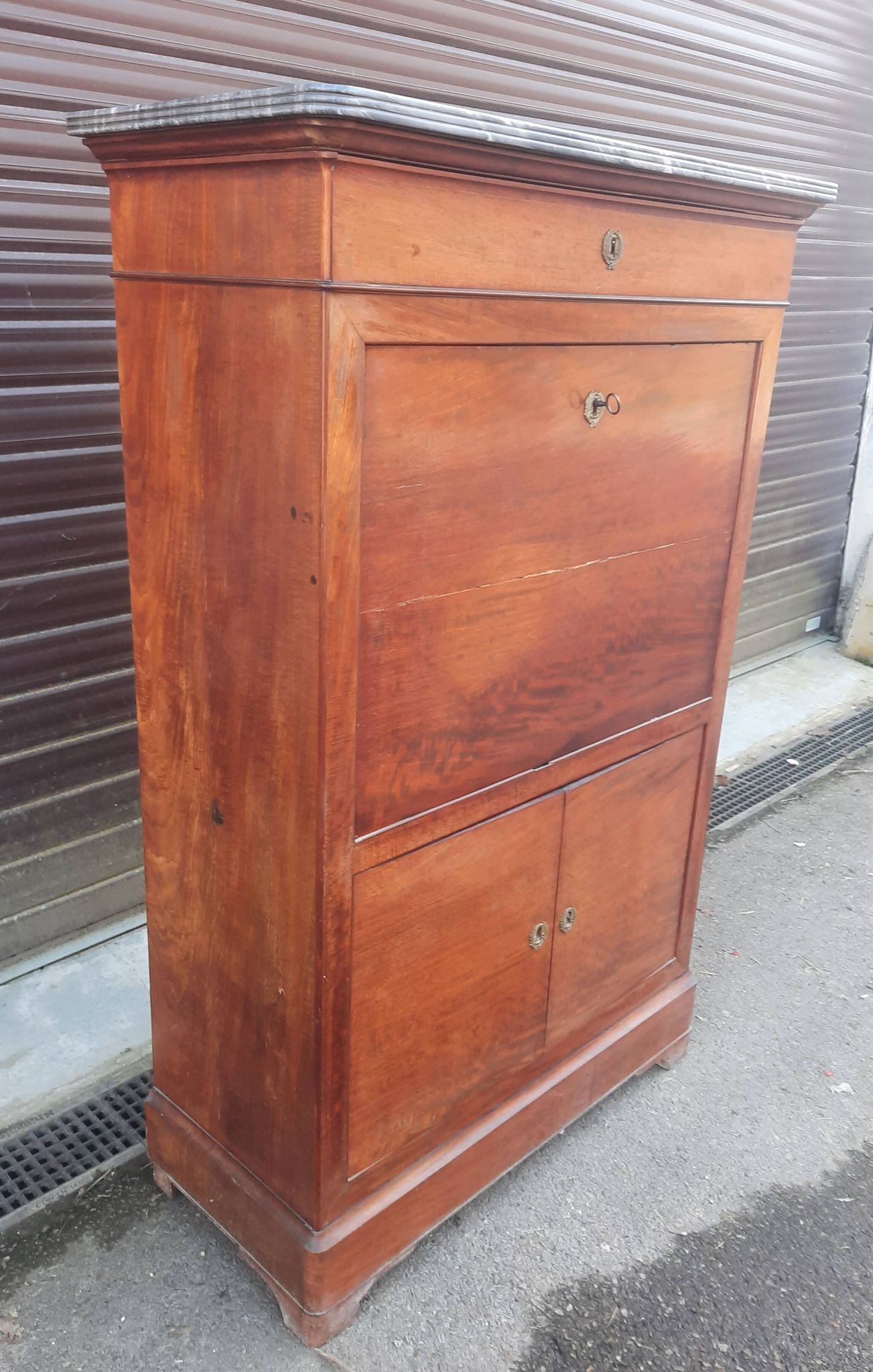 Secretary in veneer from the nineteenth century