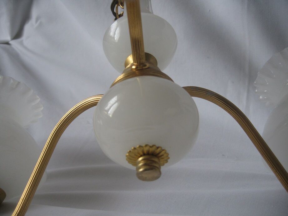 Opaline suspension