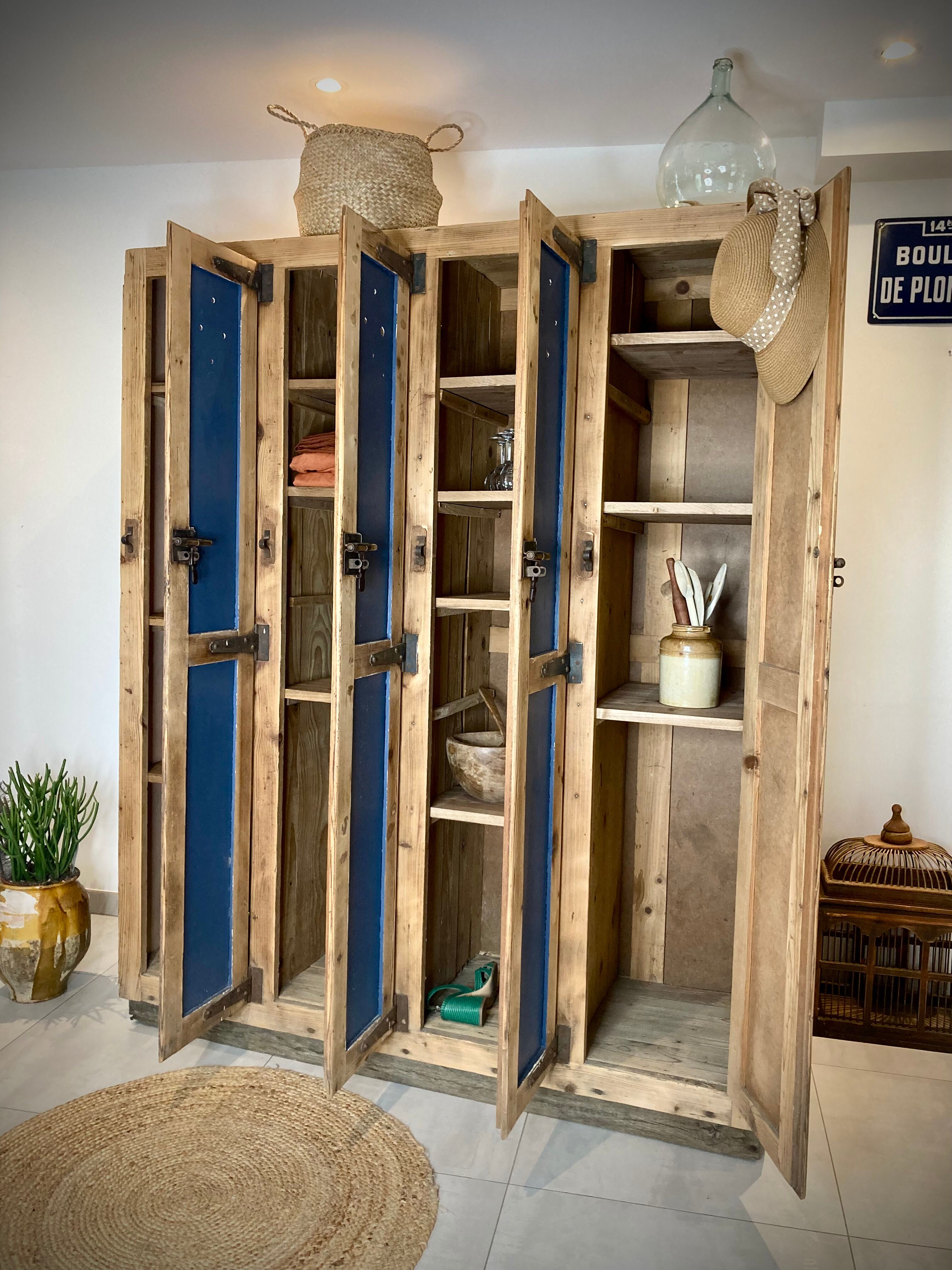 Old wooden cloakroom 4 doors