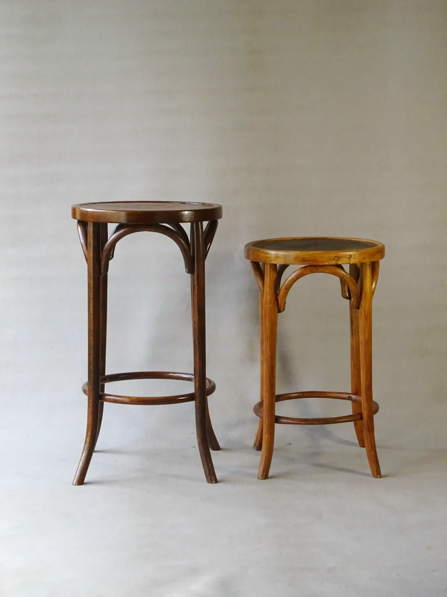 Two BAUMANN bistro stools with wooden seats - 1930 - standing dining -