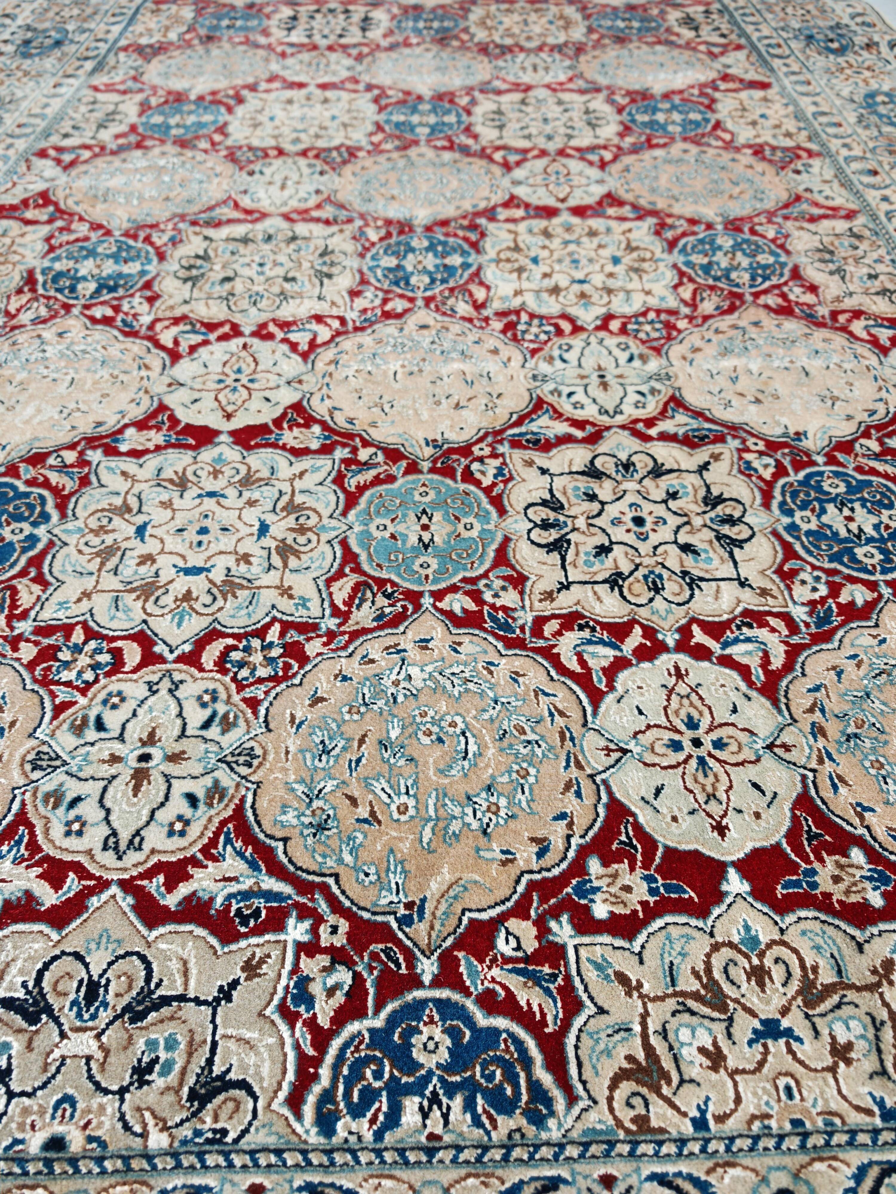 Vintage hand-knotted rug in virgin wool and silk, 1960s.