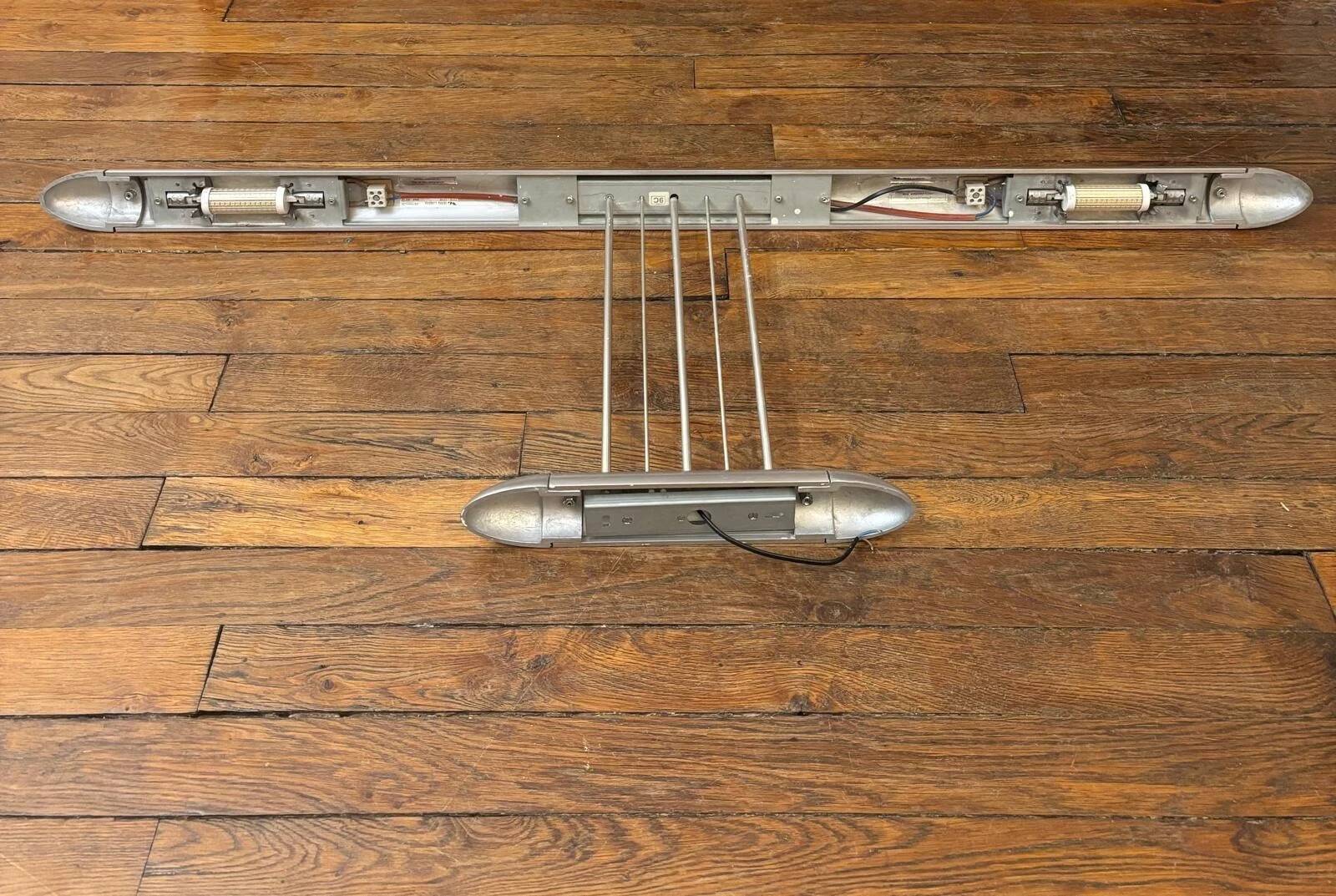 Original suspension model “Sixty 6”, design by César Putzeys, length 135 cm.