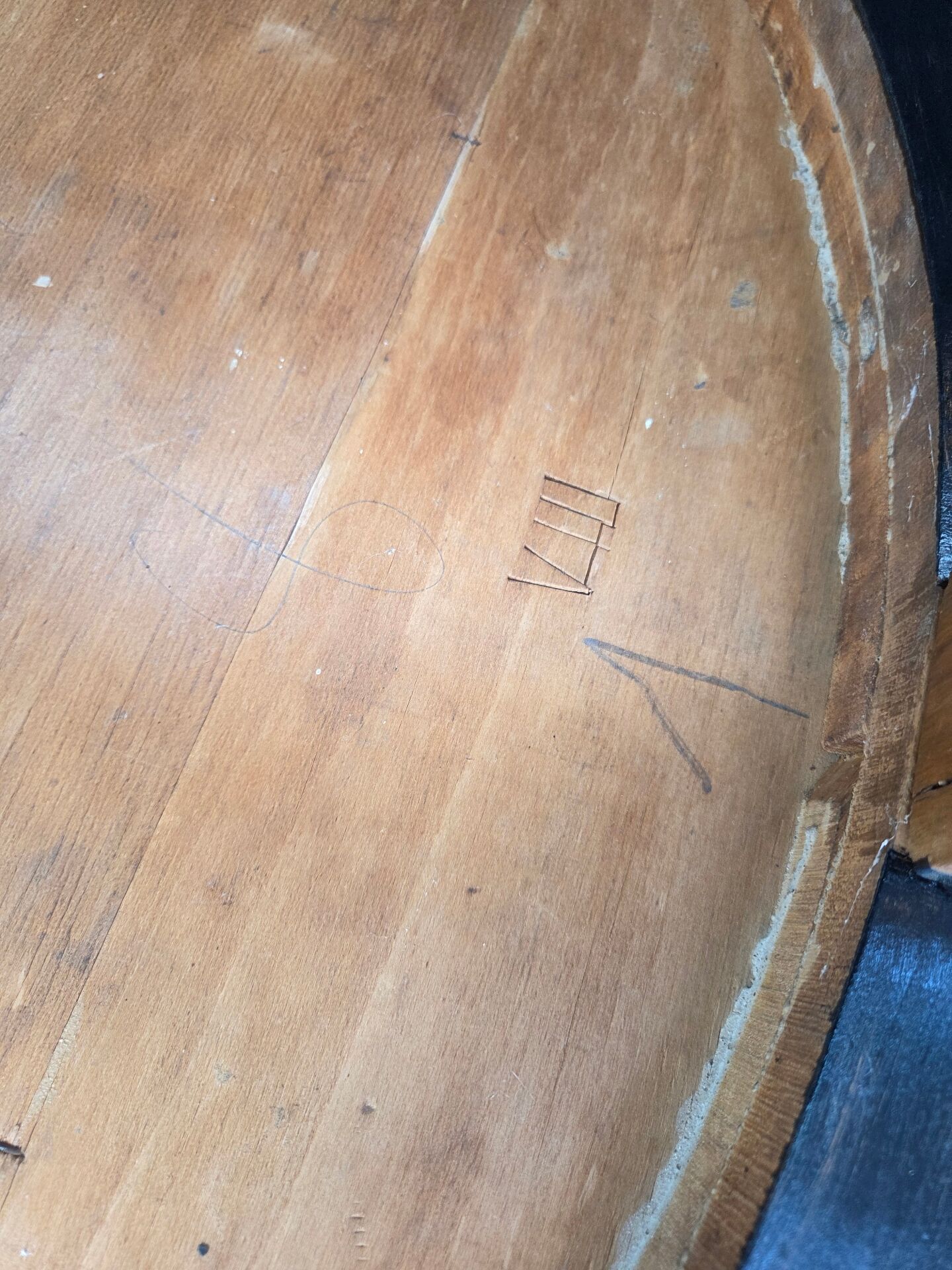 Large guéridon / Art Deco coffee table with saber legs (1930) – No lacquer