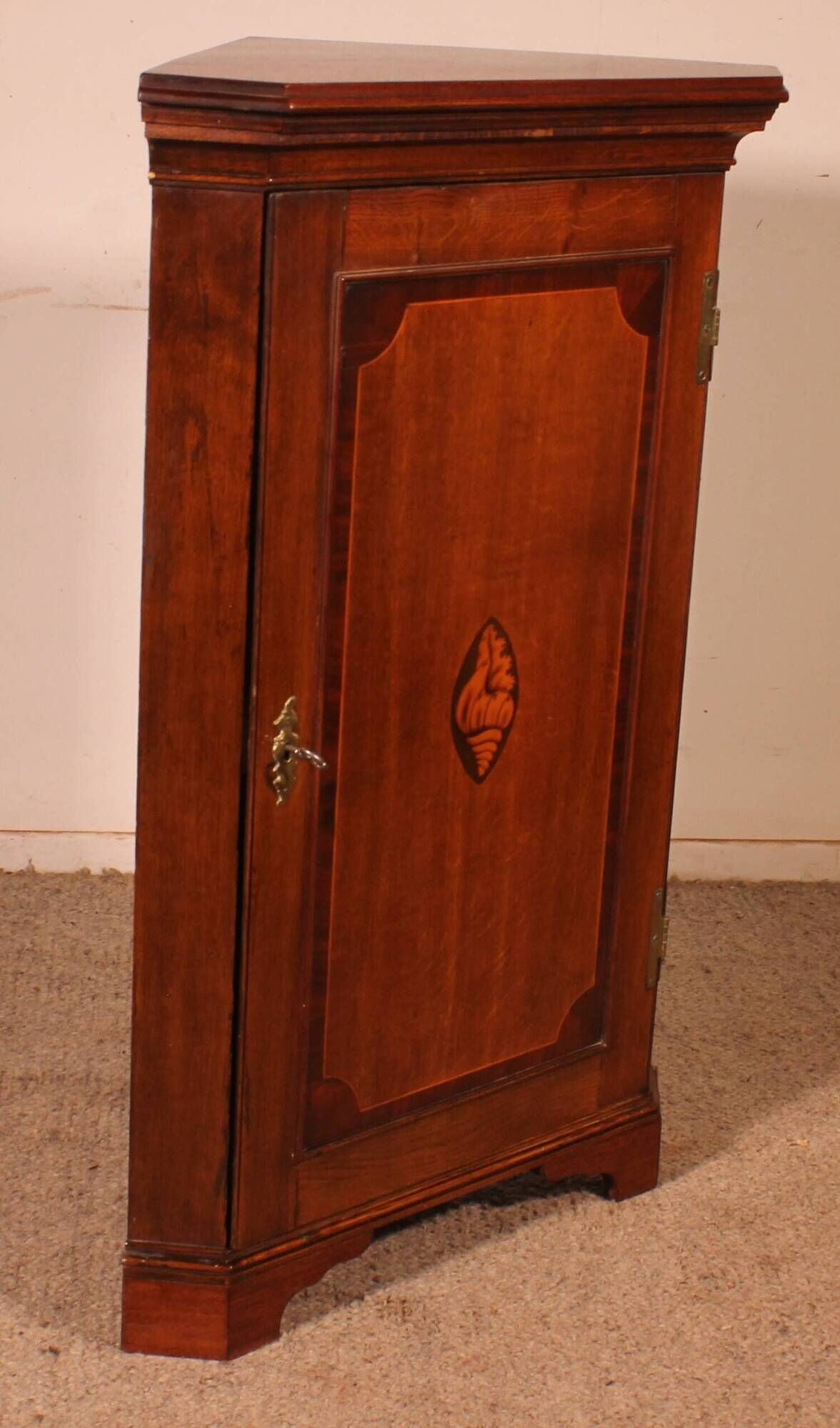 Georgian Oak Corner Cabinet - 18th Century