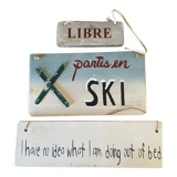 Lot d’enseignes en bois