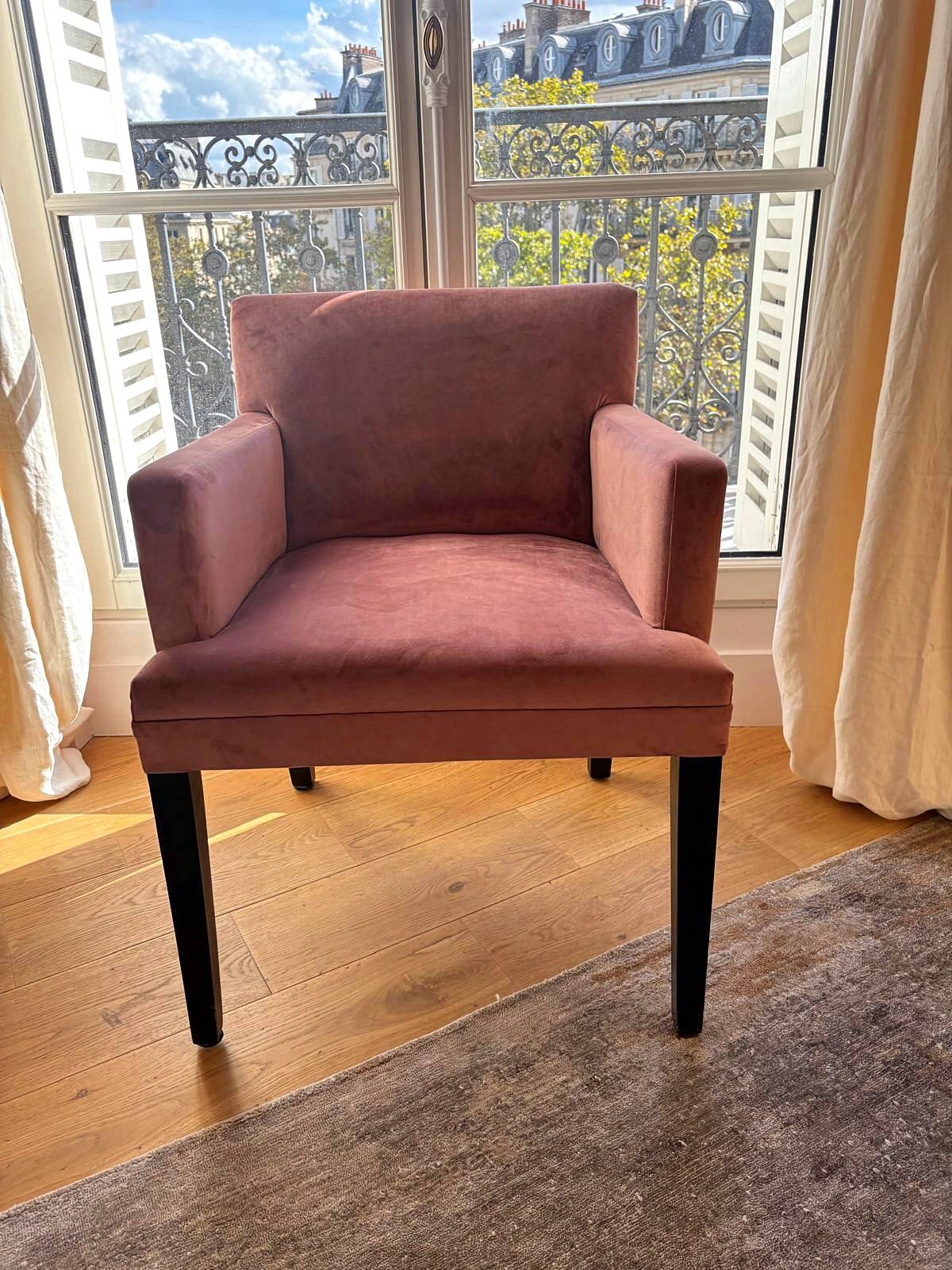 NV Gallery armchair in old rose velvet and its Calligaris cushion.