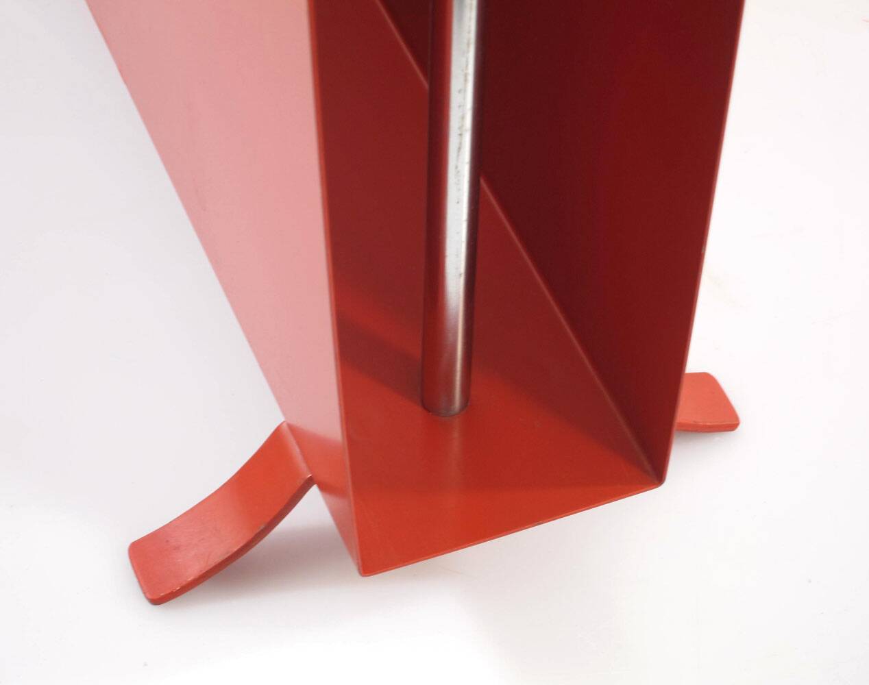 Gispen 1022 metal magazine & newspaper rack 1932