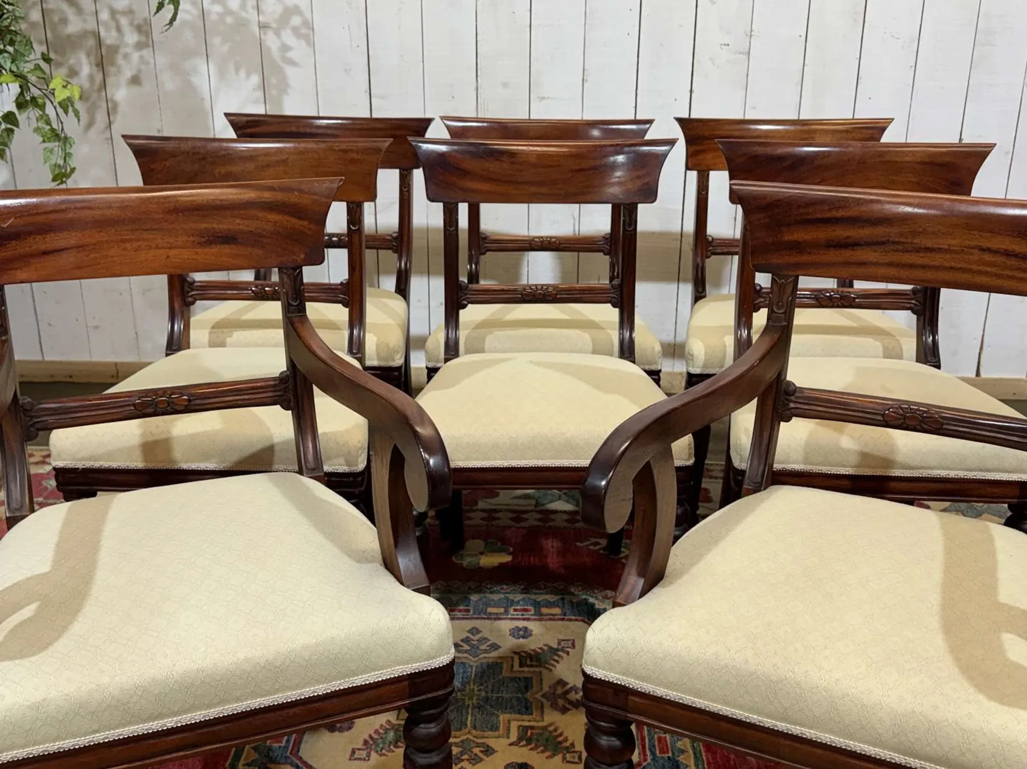 Set of 2 armchairs and 6 English mahogany chairs from the 1950s.