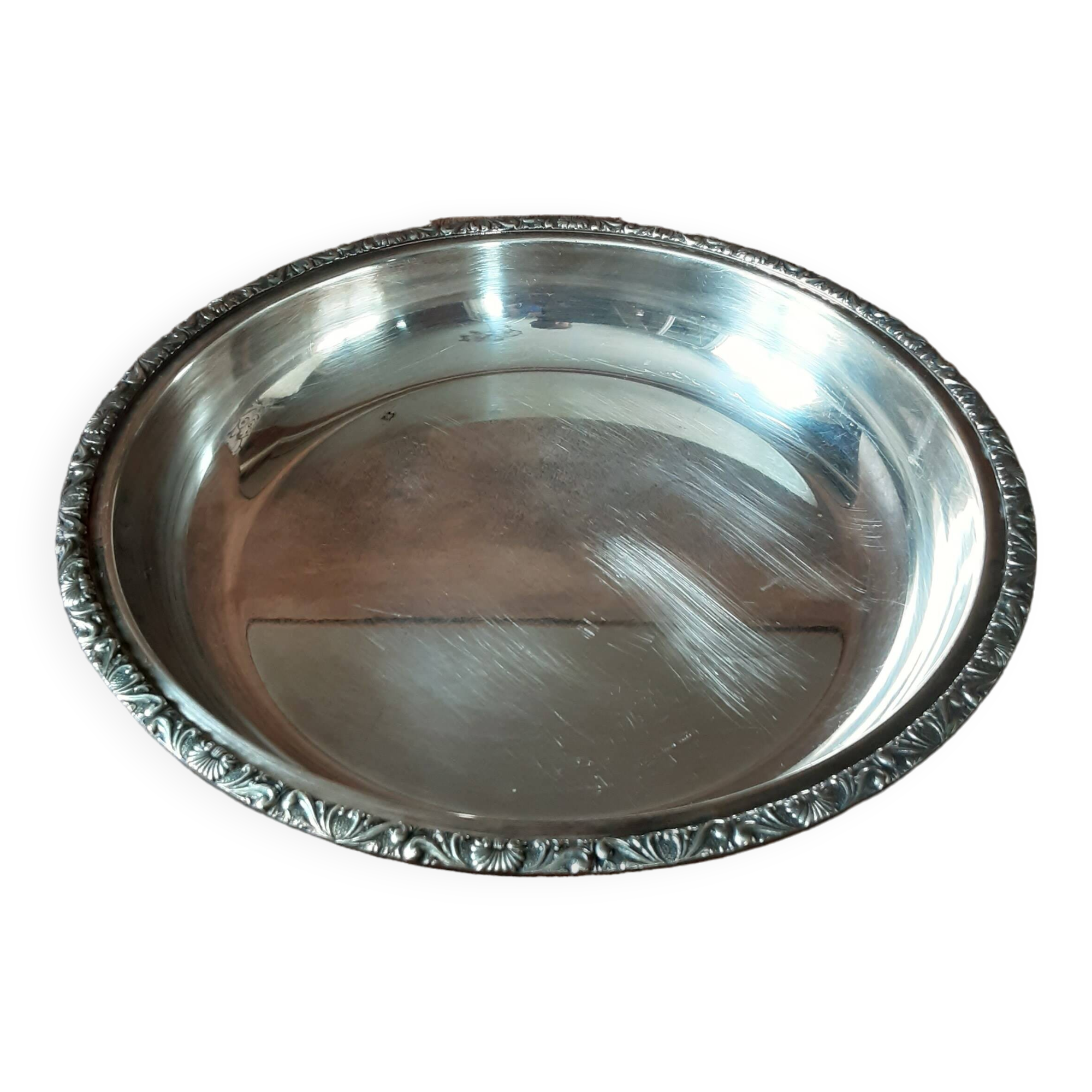 Hollow round silver metal dish