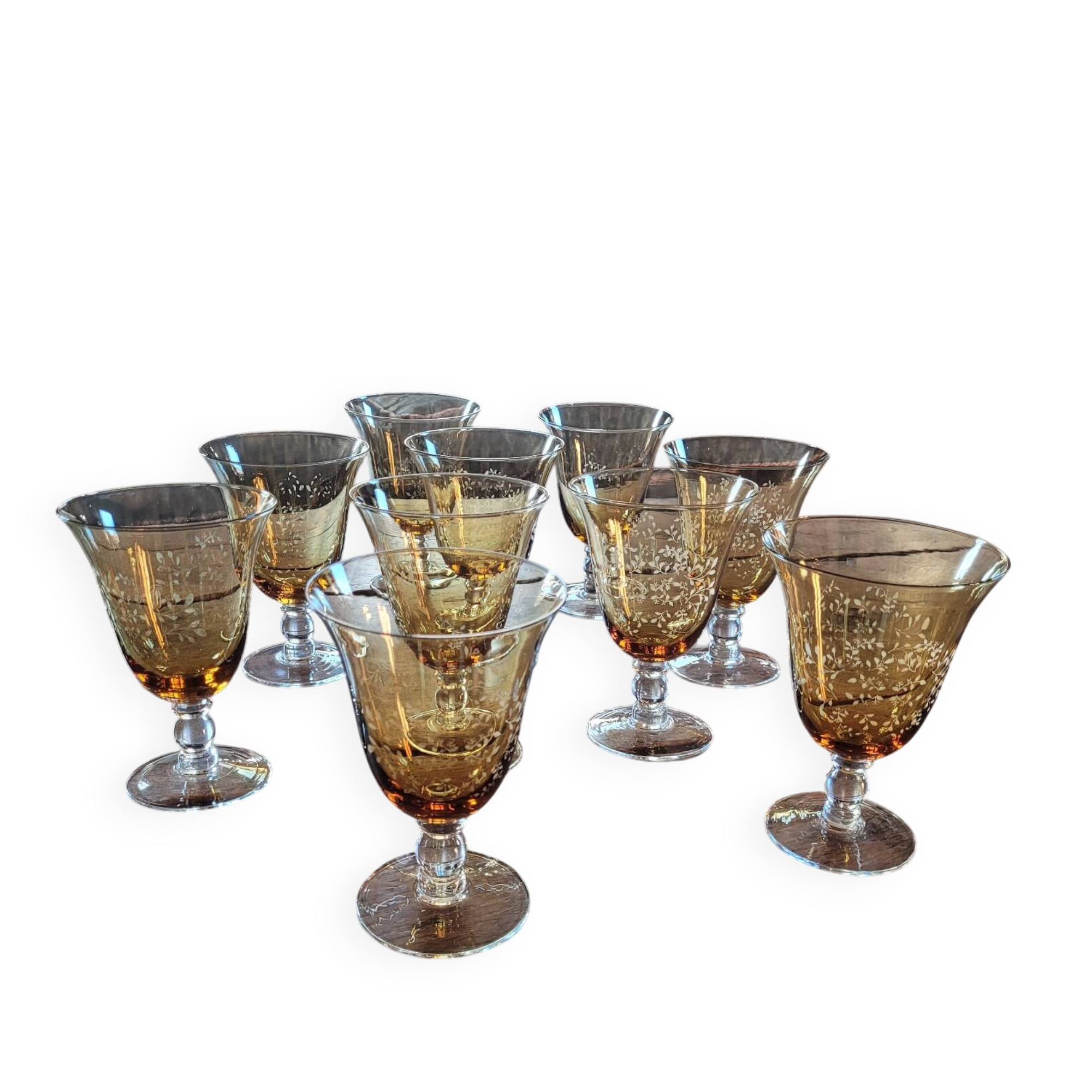 Lot de dix verres à pied ambrés gravés – années 1950