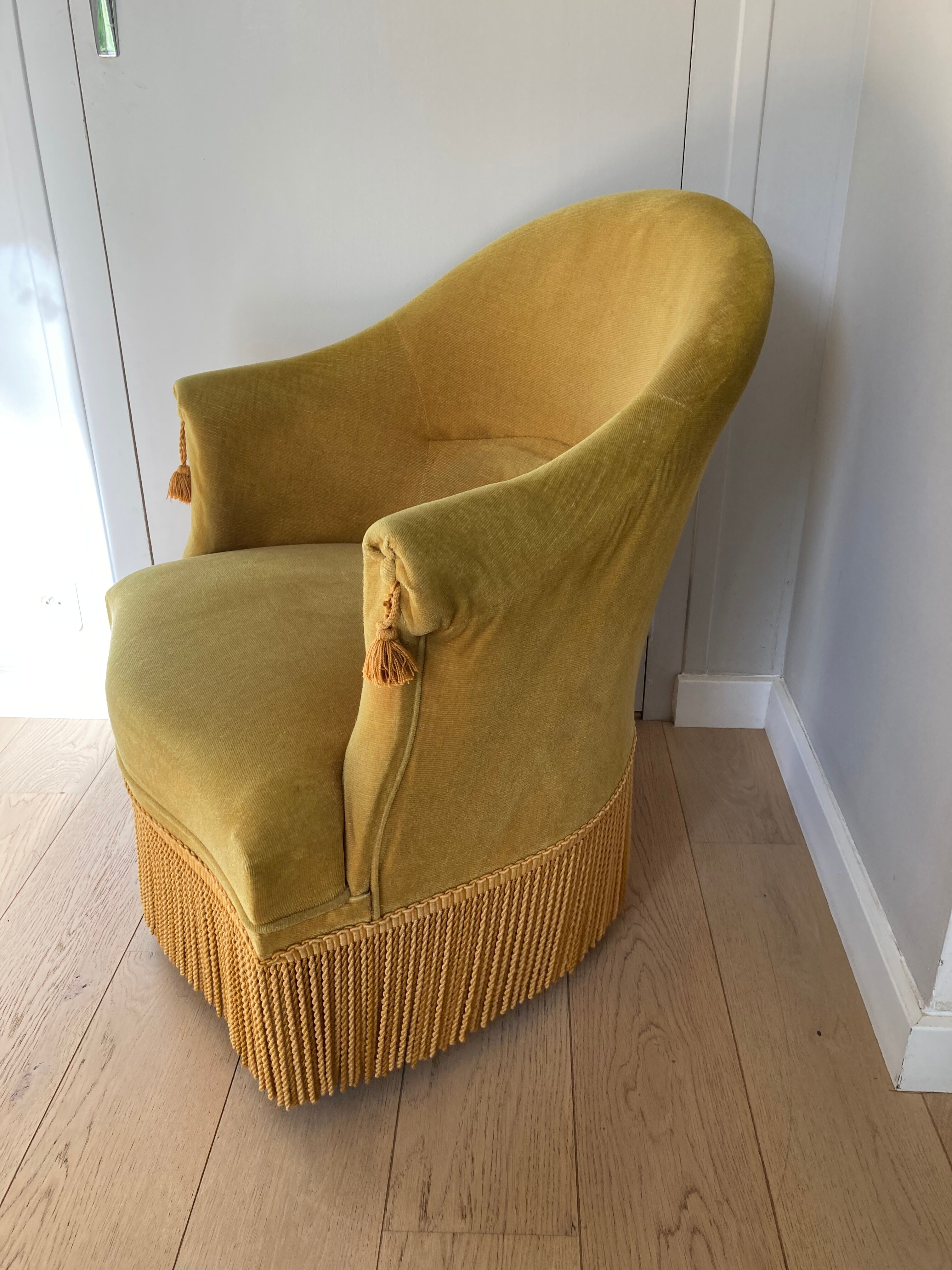 Velvet armchair with fringes