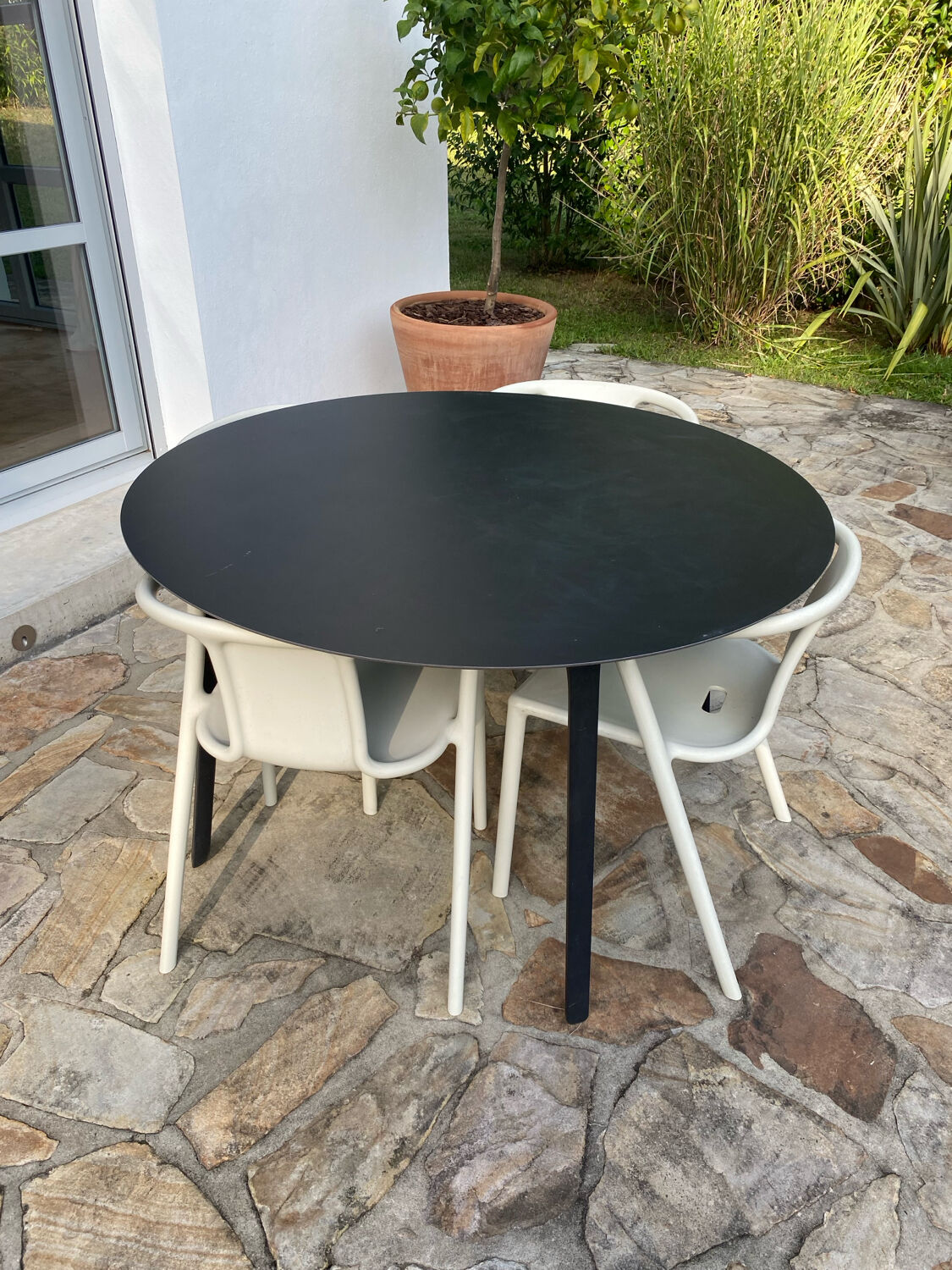 Magis table and 4 jasper morrison chairs