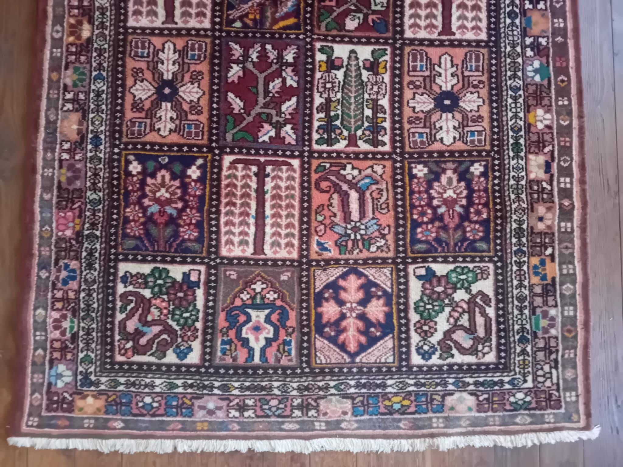 Handmade Persian Bachtiar Rug 208x142cm