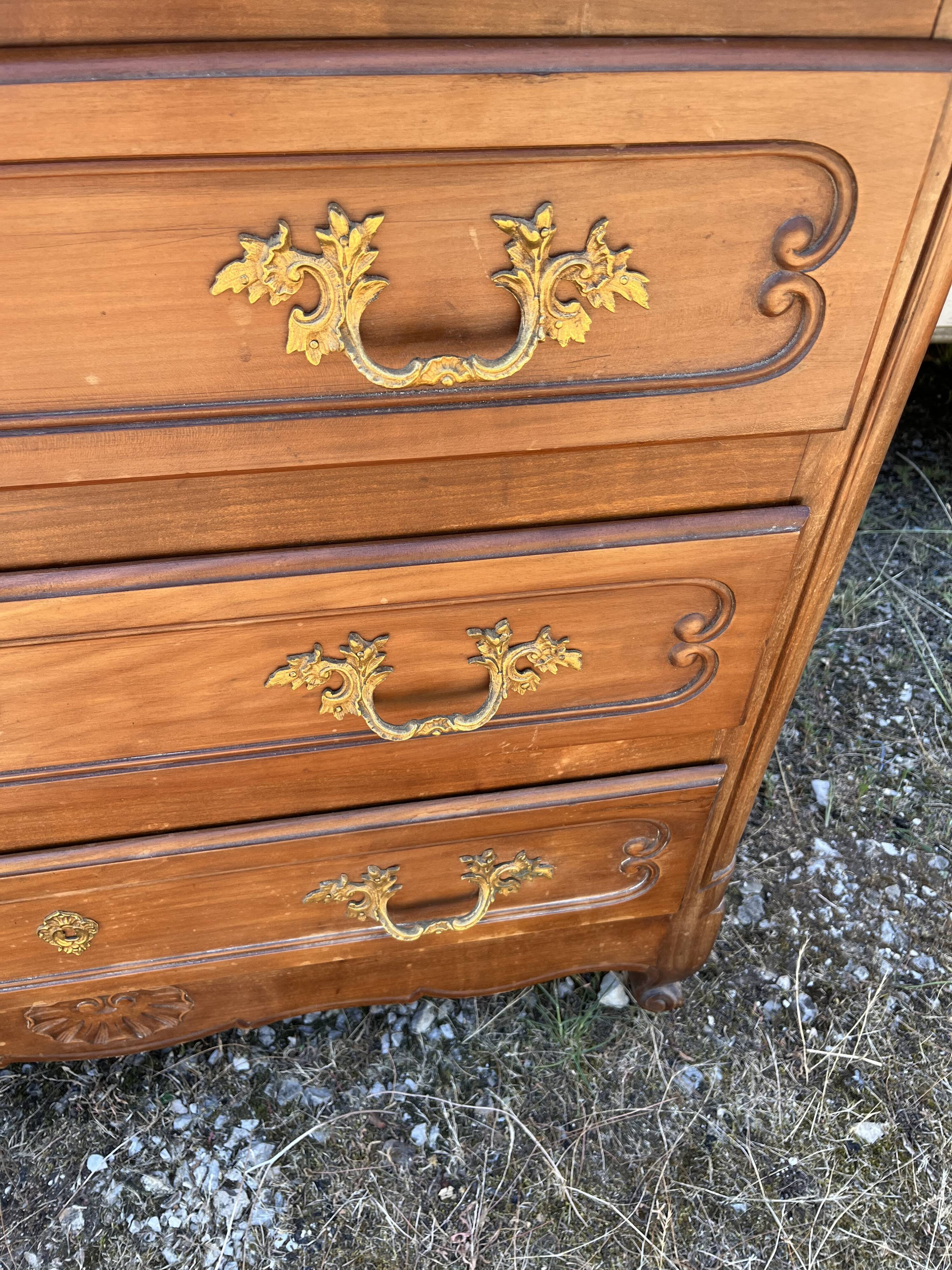 Commode style Louis XV