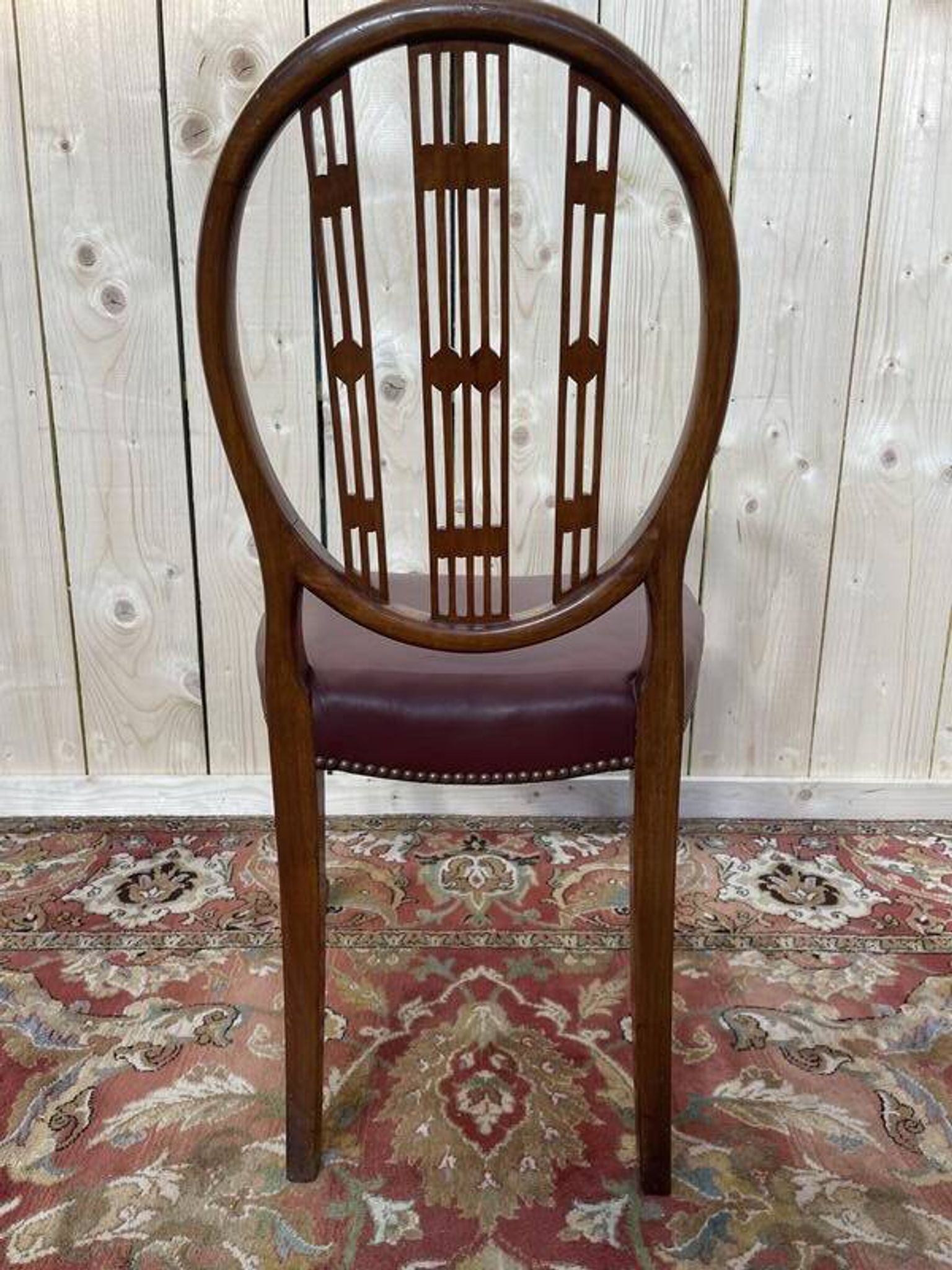 Suite de 6 chaises de style Louis XVI bordeaux