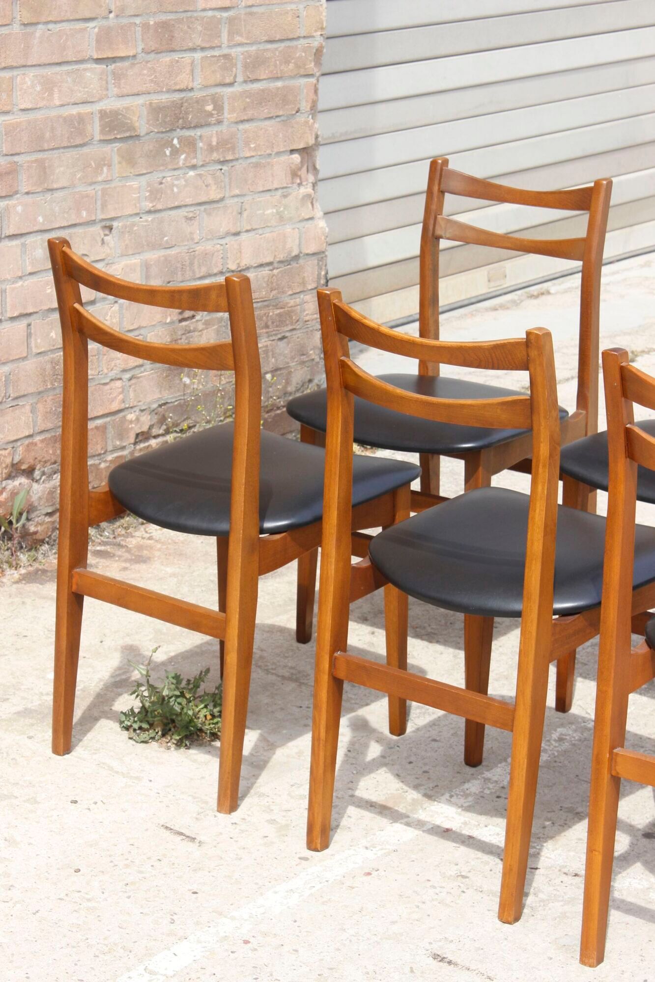 Set of 6 Scandinavian chairs in beech and black skaï, 1960s