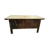 Table de salon en fer riveté et bois